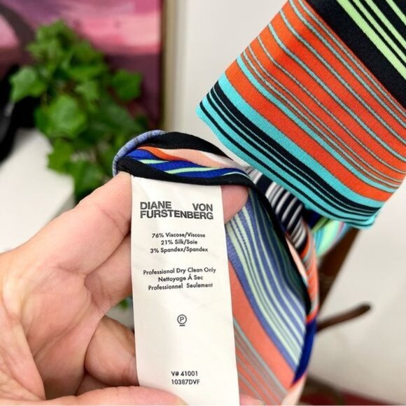 Diane von Furstenberg Short-Sleeve Tailored Dress Size 12 - Picture 11 of 12